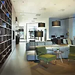 Courtyard By Marriott Waterfront Hotel 4*
