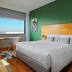Courtyard By Marriott Waterfront Hotel