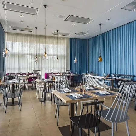 格丁尼亚海滨万怡酒店 4* 格丁尼亚