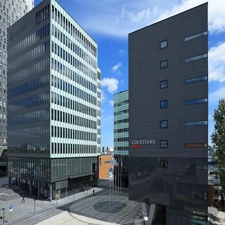 Courtyard By Marriott Waterfront Hotel