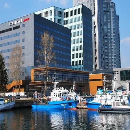 Courtyard By Marriott Waterfront Hotel 4*
