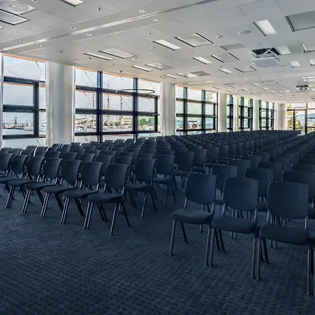 Courtyard By Marriott Waterfront Hotell