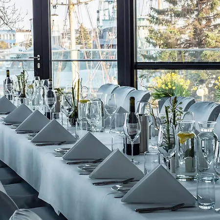 Hotell Courtyard By Marriott Waterfront 4*