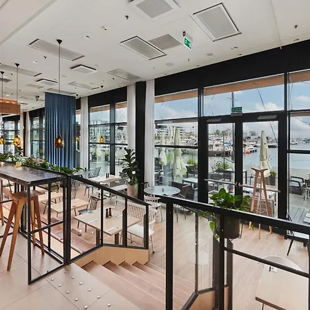格丁尼亚海滨万怡酒店 酒店 4*