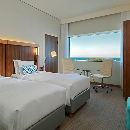 Courtyard By Marriott Waterfront