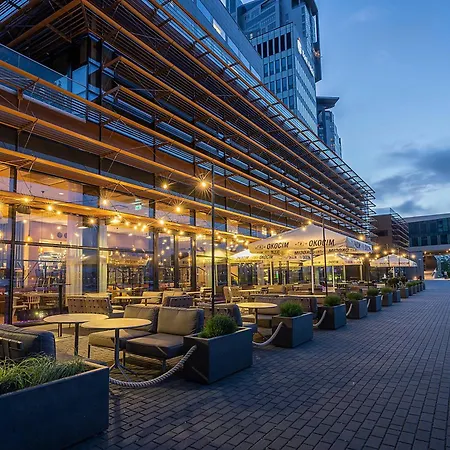 Courtyard By Marriott Waterfront Hotel