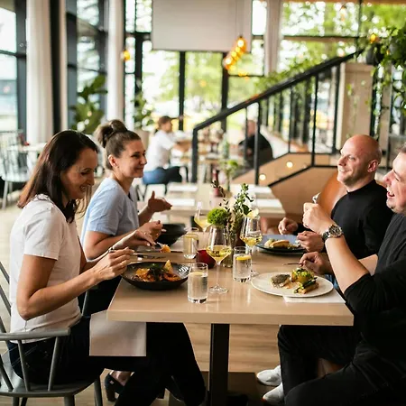 מלון Courtyard By Marriott Waterfront