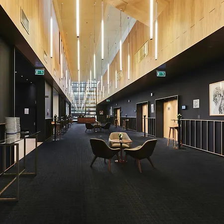 מלון Courtyard By Marriott Waterfront 4*