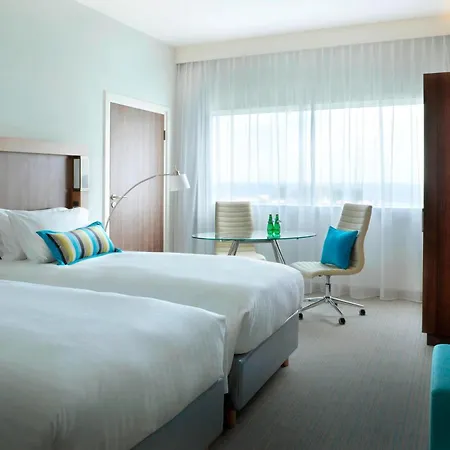 Courtyard By Marriott Waterfront מלון