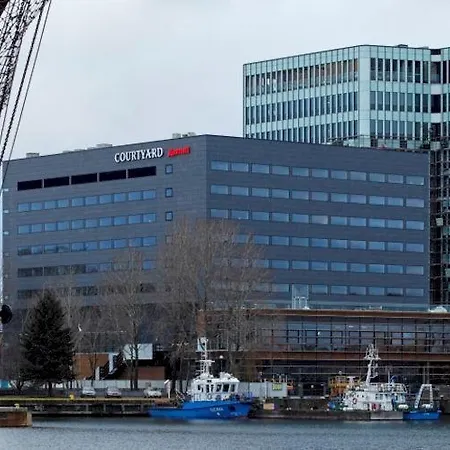 Courtyard By Marriott Waterfront 4*