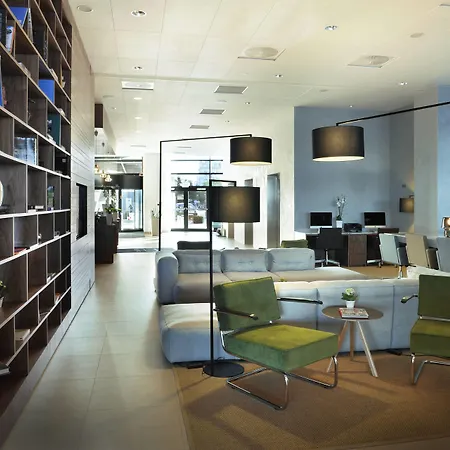 Courtyard By Marriott Waterfront Hotel 4*