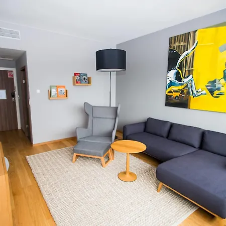 Courtyard By Marriott Waterfront Hotel