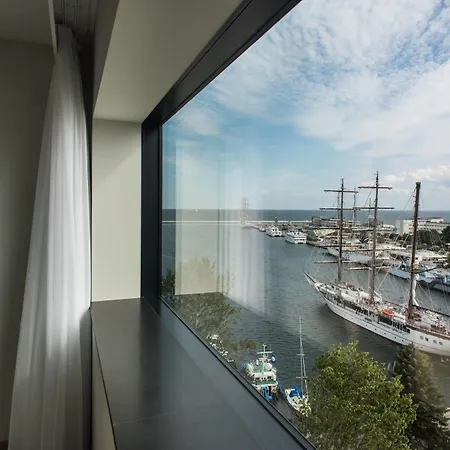 Courtyard By Marriott Waterfront 4*