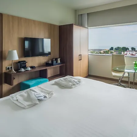 Courtyard By Marriott Waterfront Hotel 4*