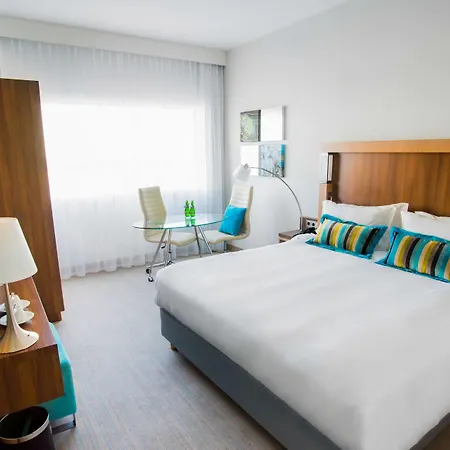 Courtyard By Marriott Waterfront