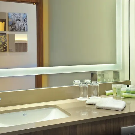 Courtyard By Marriott Waterfront Hotel 4*