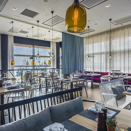 Courtyard By Marriott Waterfront 4*