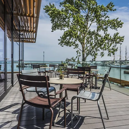 Courtyard By Marriott Waterfront Hotell 4*