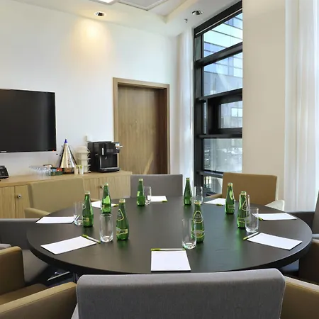 Courtyard By Marriott Waterfront Hotel