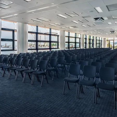 Courtyard By Marriott Waterfront