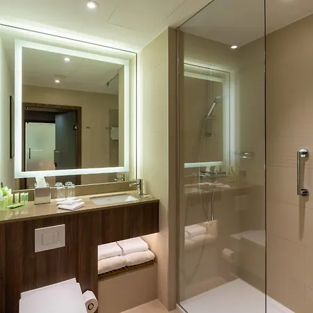 Courtyard By Marriott Waterfront Hotel