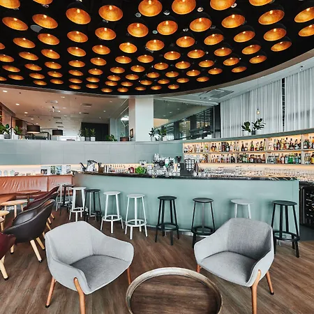 Courtyard By Marriott Waterfront Hotell