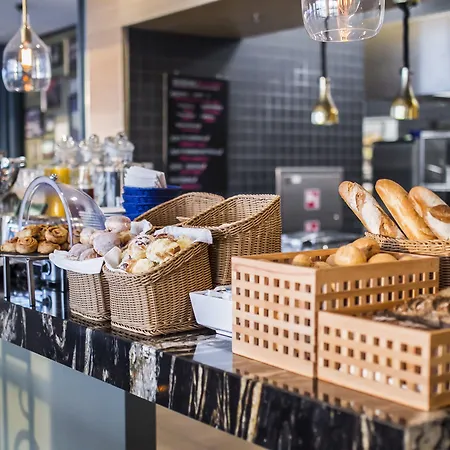 Courtyard By Marriott Waterfront 4* גדינייה