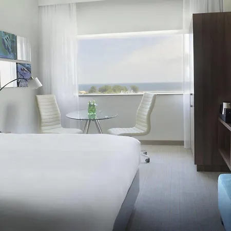 Courtyard By Marriott Waterfront Hotel 4*