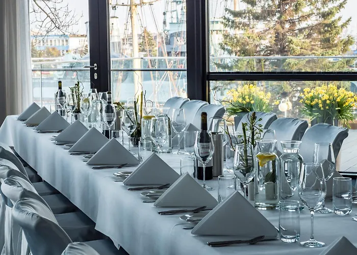 מלון Courtyard By Marriott Waterfront 4*