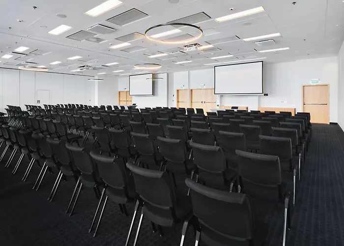 Courtyard By Marriott Waterfront גדינייה