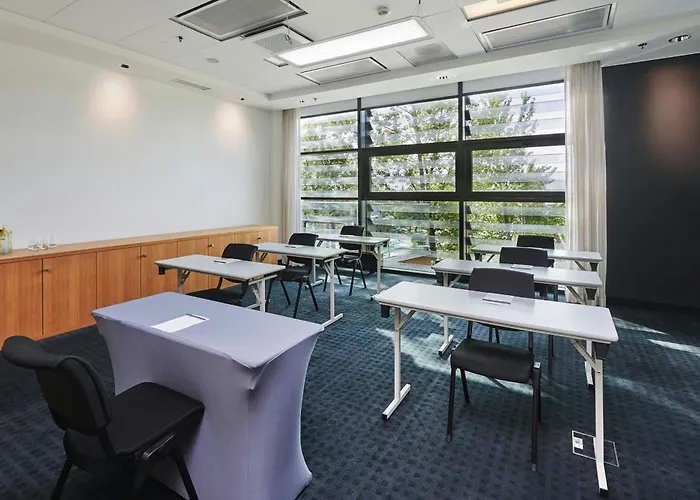 מלון Courtyard By Marriott Waterfront 4*