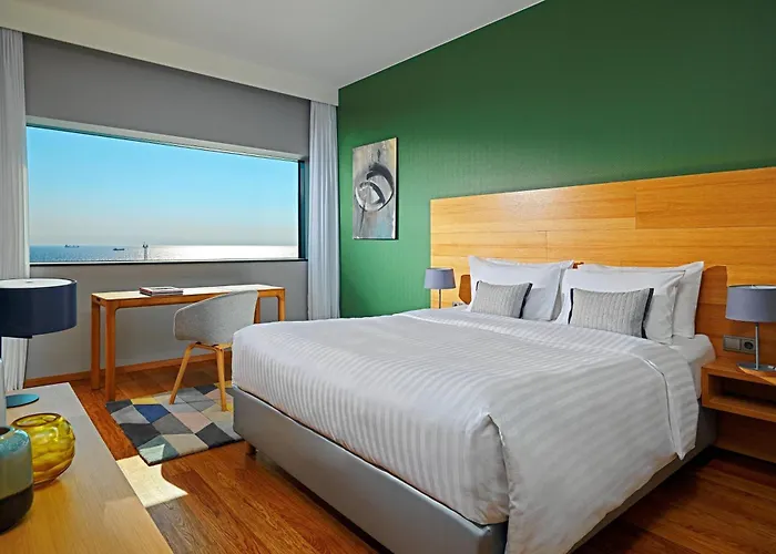 Courtyard By Marriott Waterfront גדינייה