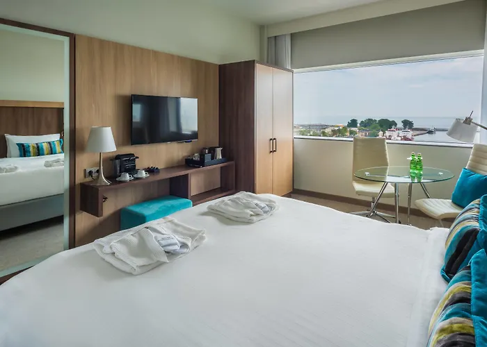 Courtyard By Marriott Waterfront Szálloda 4*