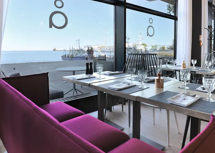 Courtyard By Marriott Waterfront Szálloda 4*