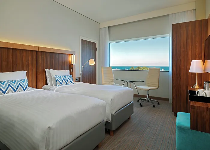 Courtyard By Marriott Waterfront מלון 4*